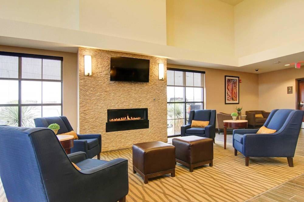 Comfort Suites Carlsbad 2
