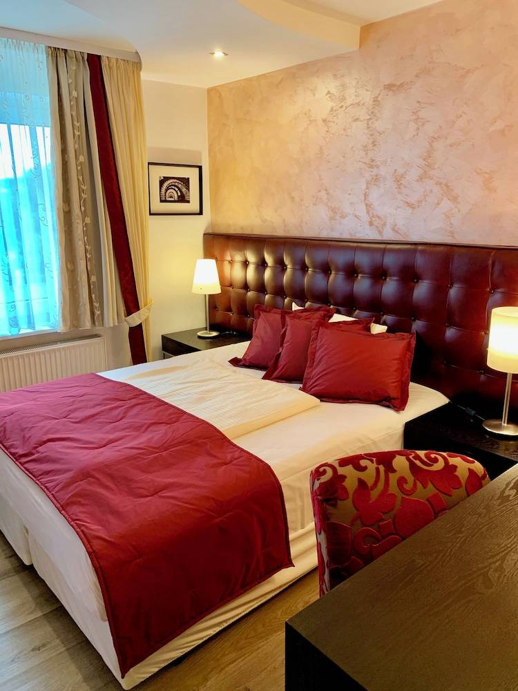 Boutique Hotel Goldene Henne 1