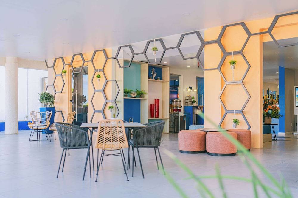 TRYP by Wyndham Aruba Adults Only Hotel 2