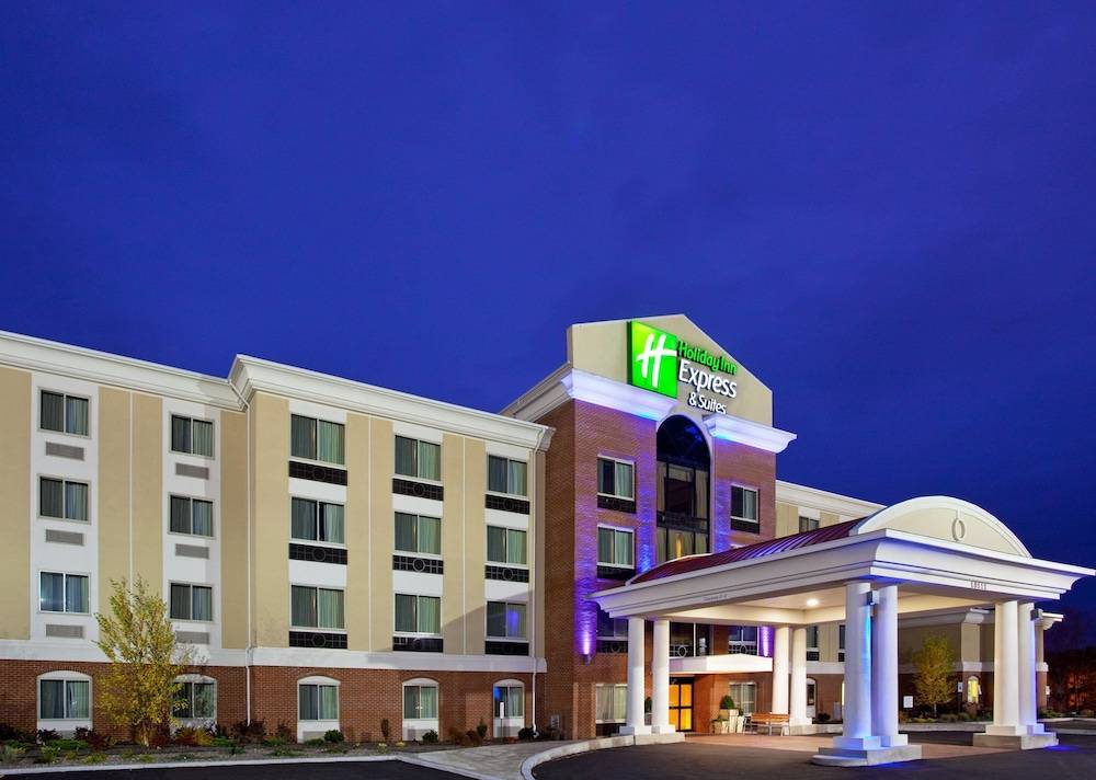 Holiday Inn Express & Suites NIAGARA FALLS by IHG 1
