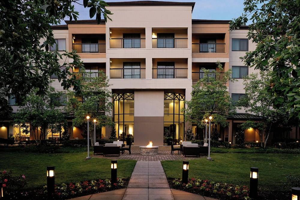 Courtyard by Marriott Springfield 1