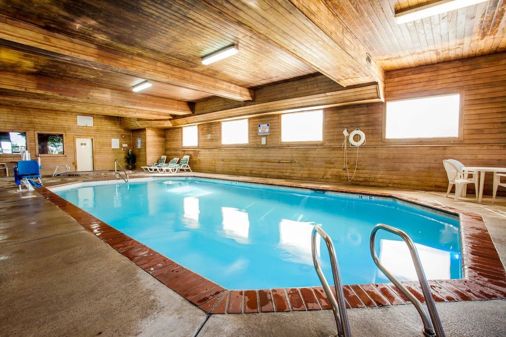 Quality Inn & Suites Vancouver North 1