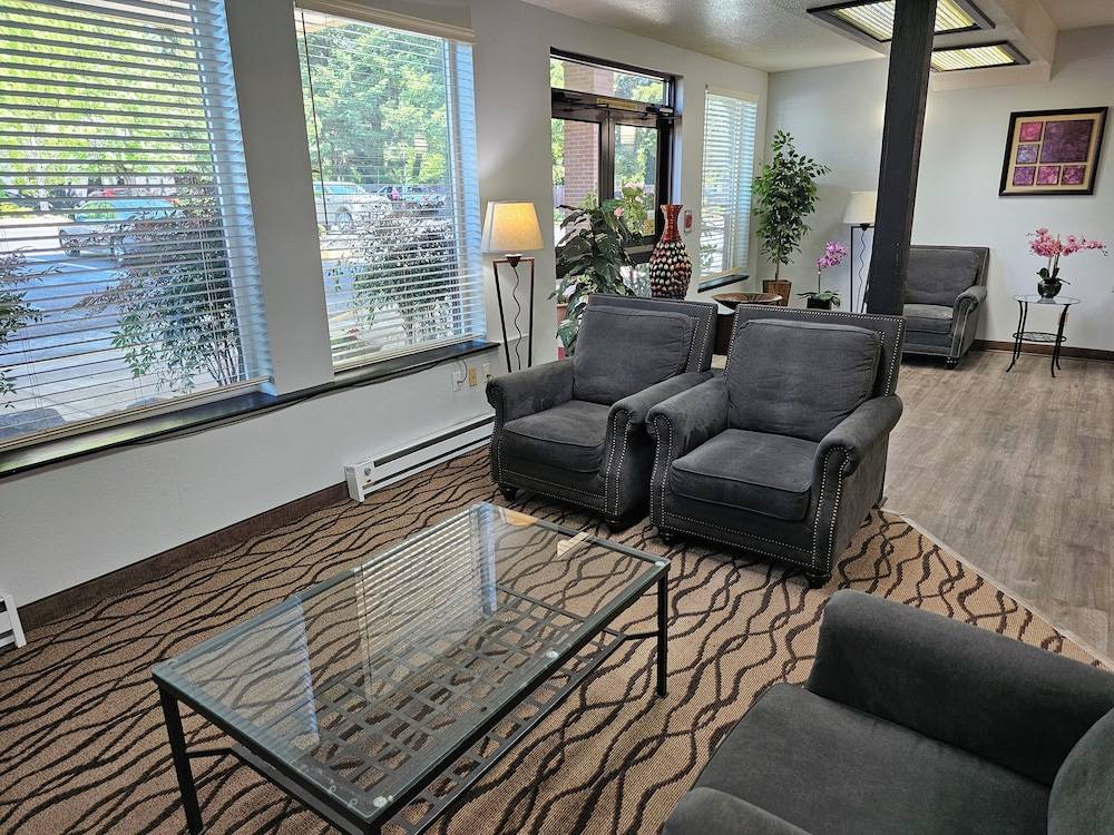 Quality Inn & Suites Vancouver North 2