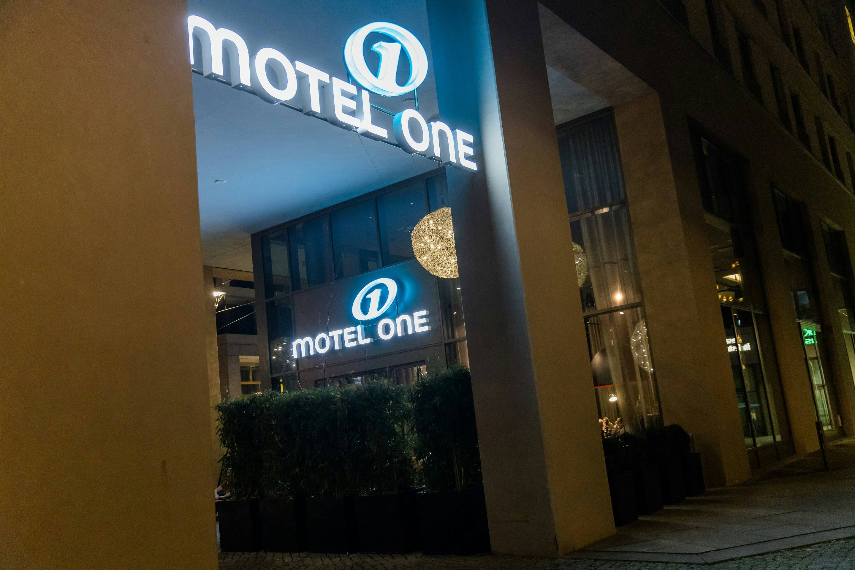Motel One Dresden am Zwinger 1