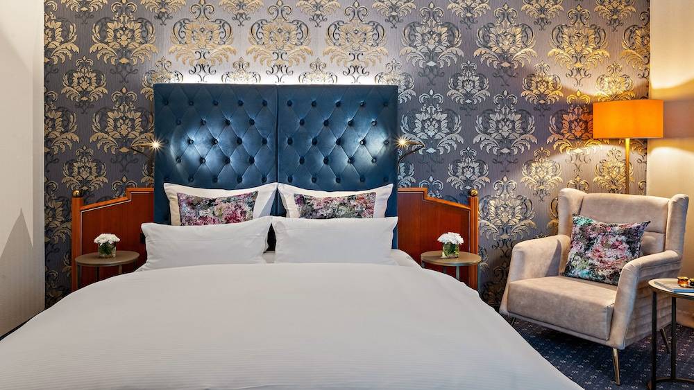 Hotel Bayerischer Hof Dresden 1