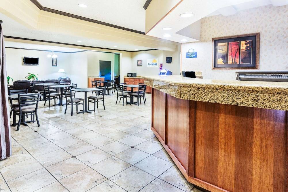 Days Inn & Suites by Wyndham Vancouver 2