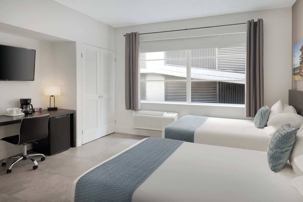 MB Hotel, Trademark Collection by Wyndham 1