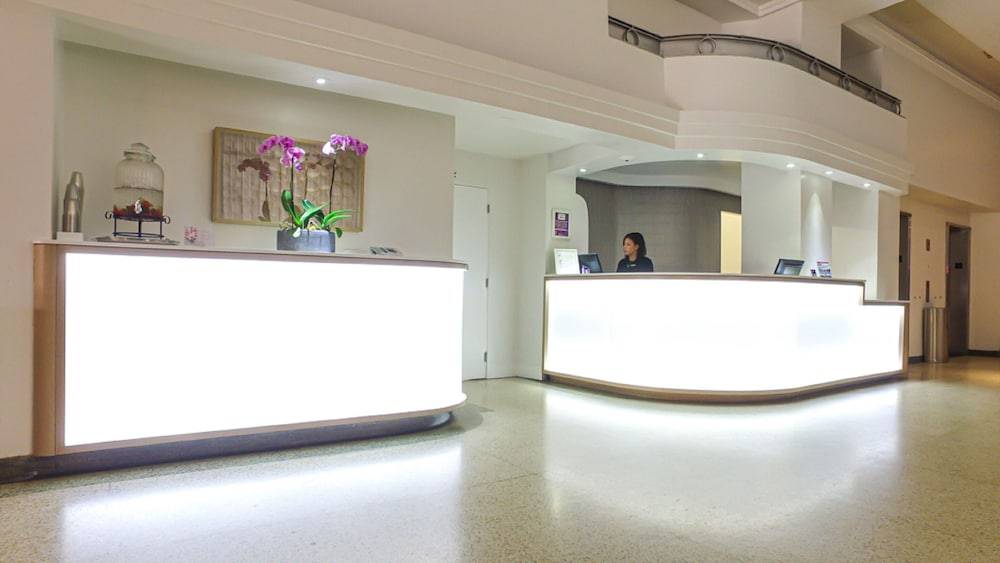 Marseilles Beachfront Hotel 2