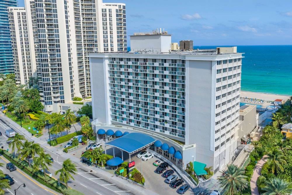 Ramada Plaza by Wyndham Marco Polo Beach Resort 1