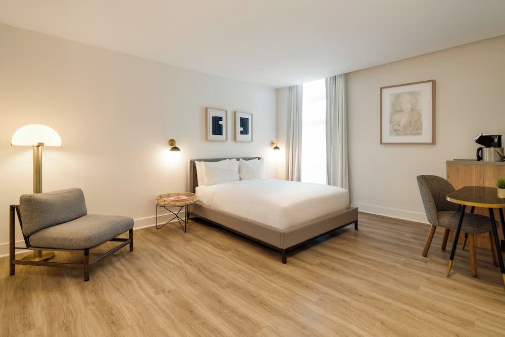 Kenmore Village Hotel, South Beach 1