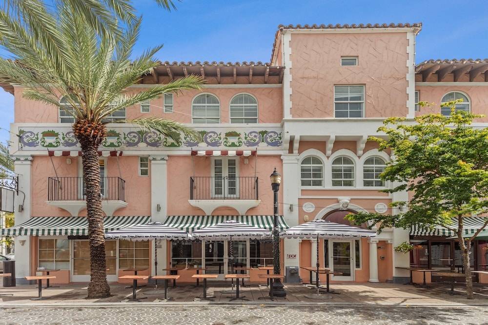 Kasa El Paseo Miami Beach 1