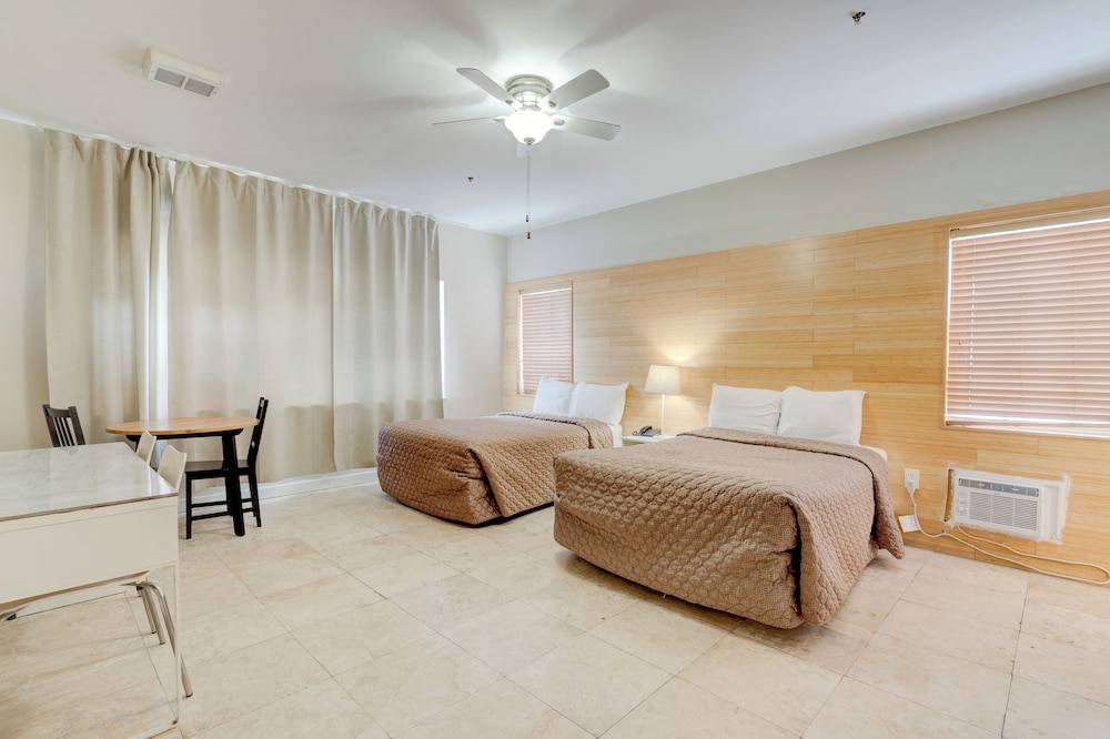 James Hotel 1