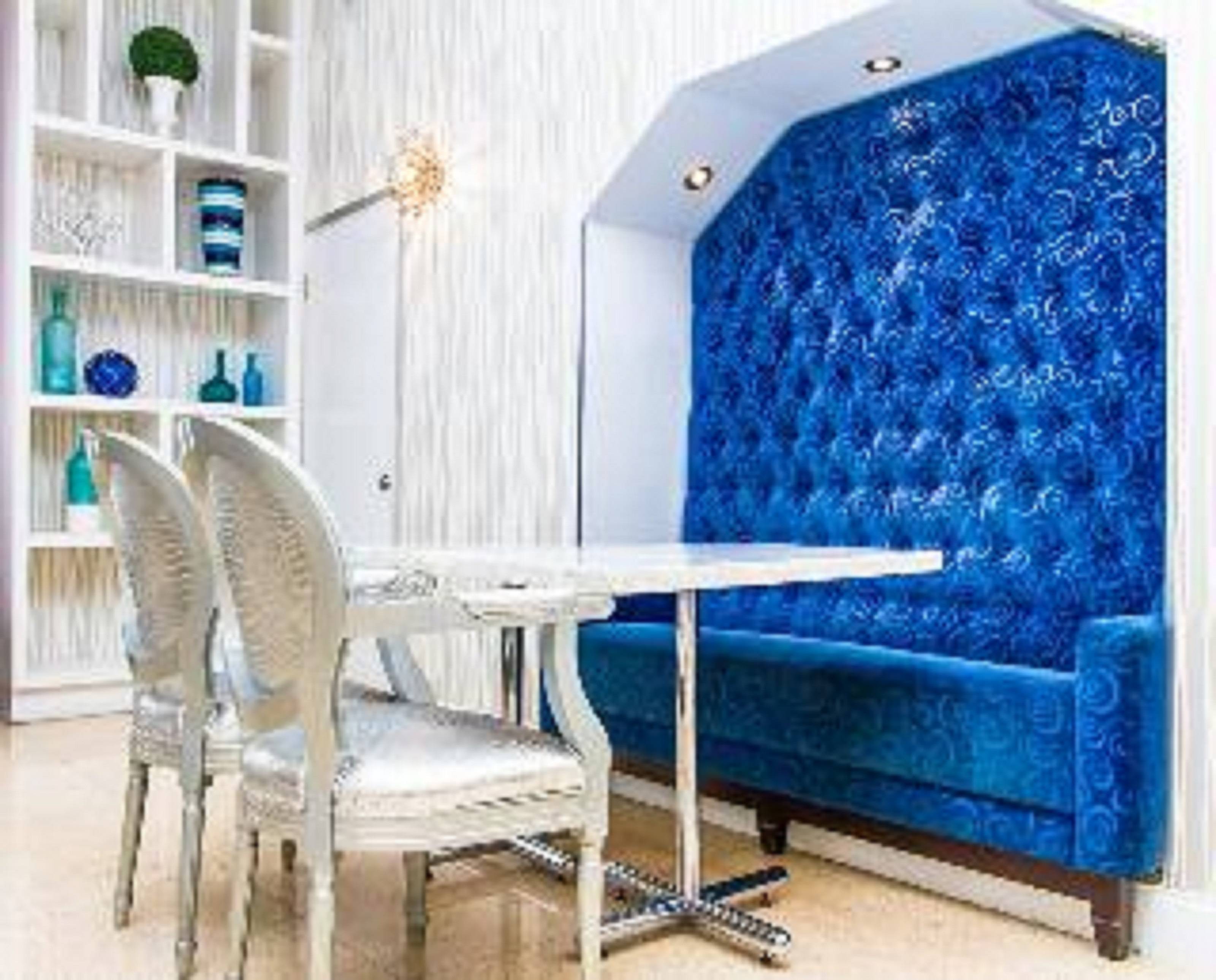 Dorchester Hotel & Suites 2