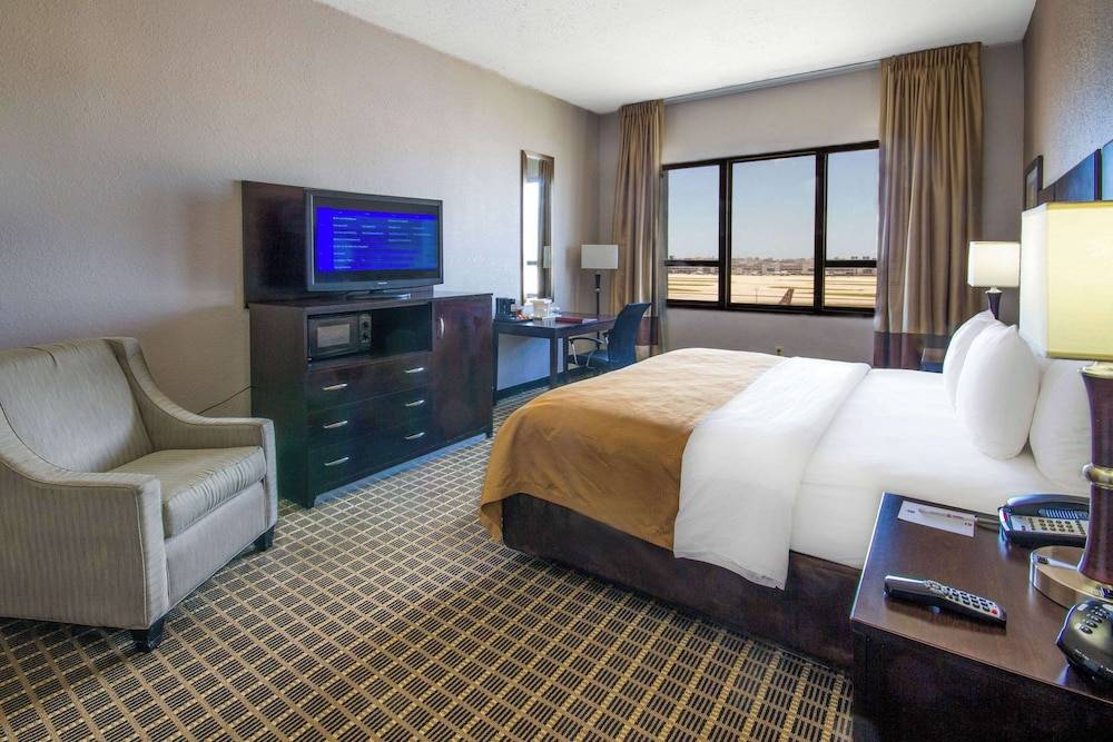 Clarion Inn & Suites Miami International Airport 2