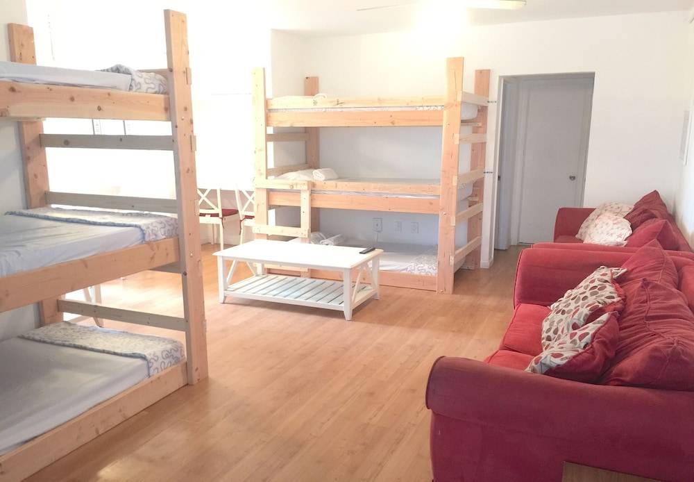Bikini Hostel, Cafe & Beer Garden - Adults Only 2