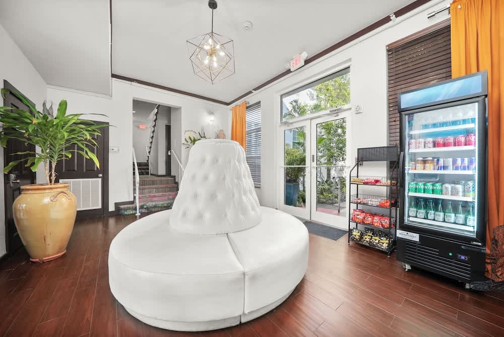 Tradewinds Apartment Hotel Miami Beach 2