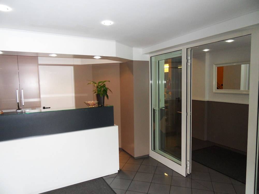 Carlton Hotel 2