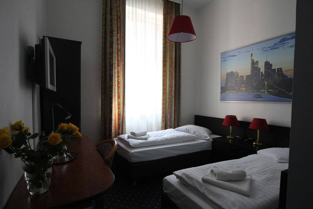 Carlton Hotel 1
