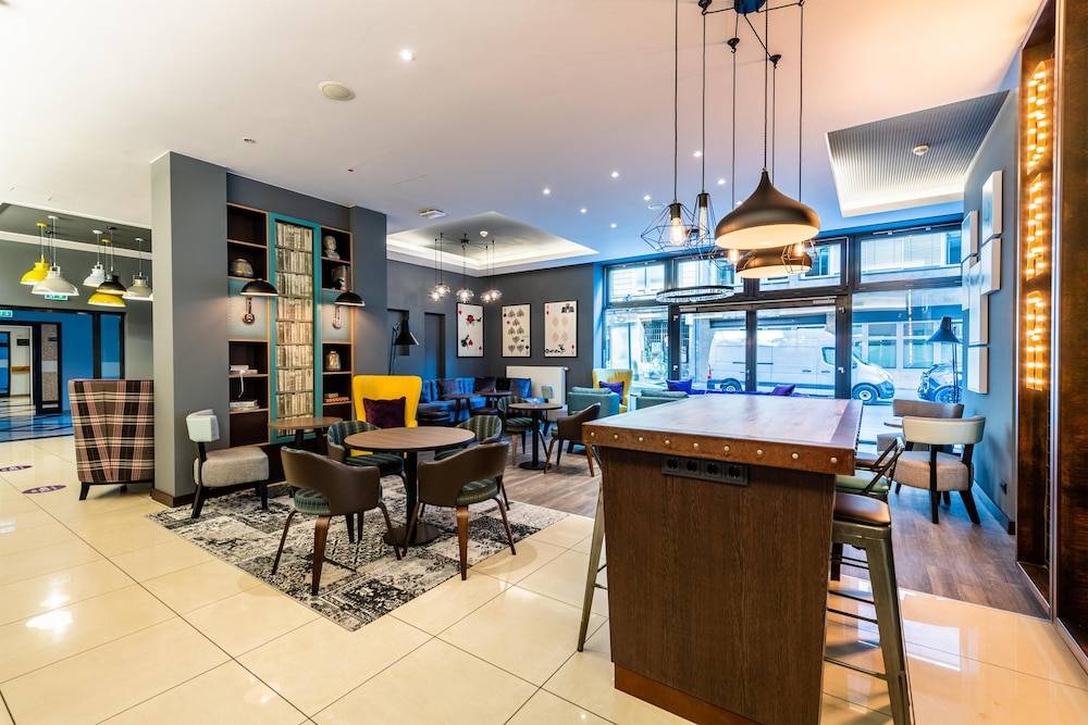 Premier Inn Frankfurt City Centre 2