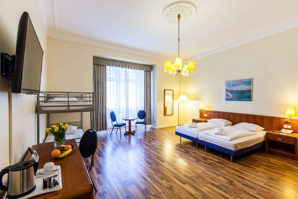 Hotel Monopol - Central Station 2