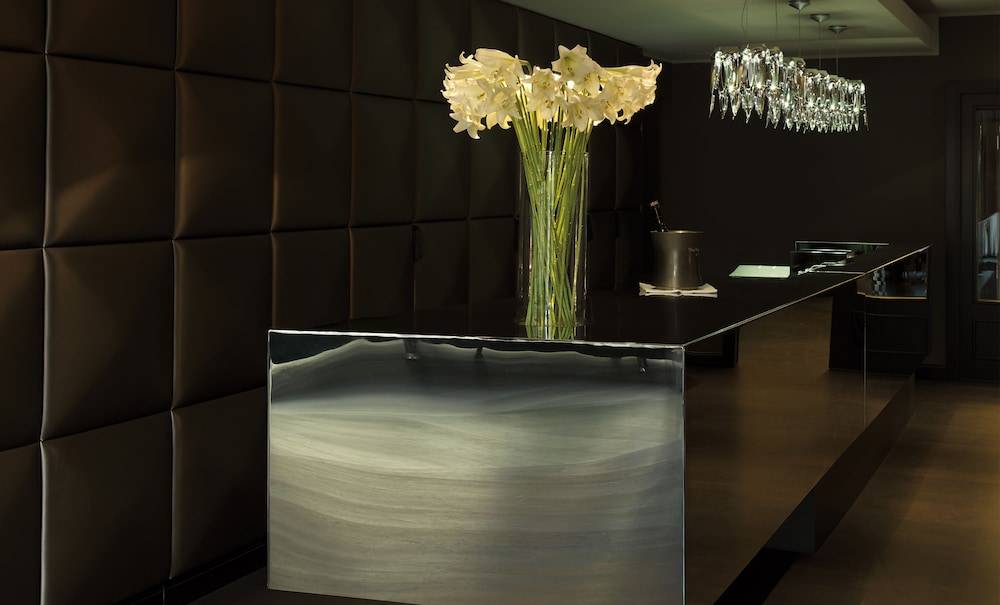 Roomers Frankfurt Central, Autograph Collection 2