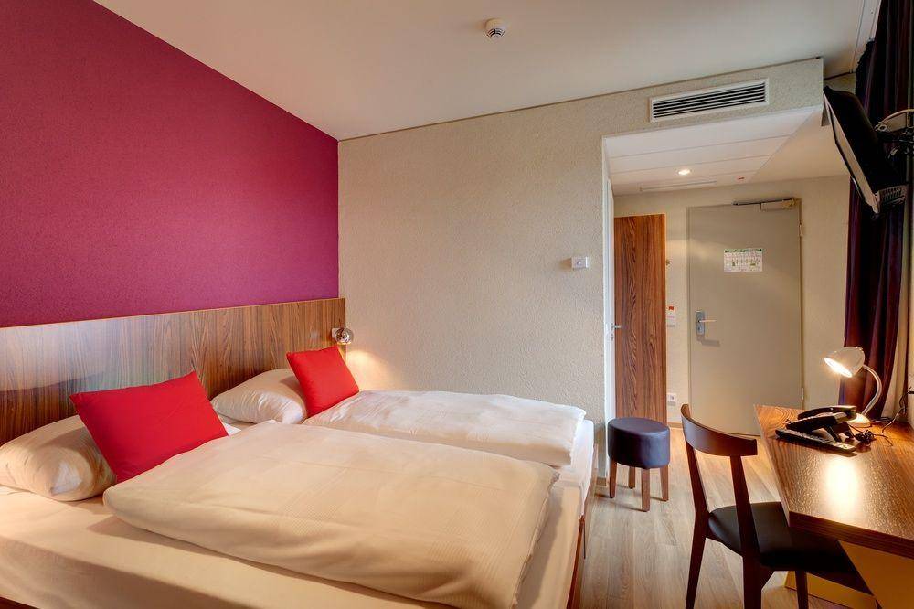 MEININGER Hotel Frankfurt Main / Airport 1