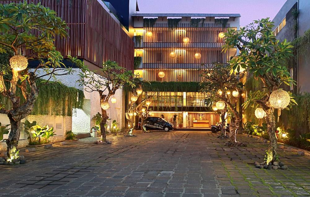Hotel NEO+ Kuta Legian by ASTON 1