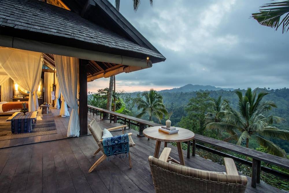 Buahan, a Banyan Tree Escape 1