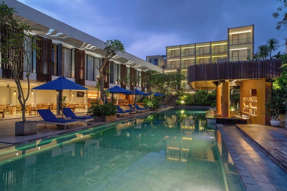 Dialoog Seminyak 1