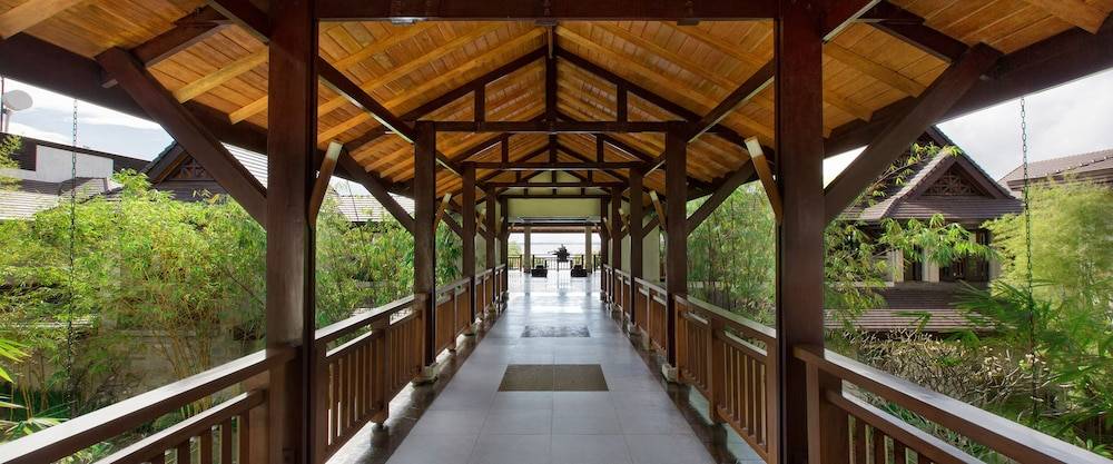 Crimson Resort and Spa - Mactan Island, Cebu 2