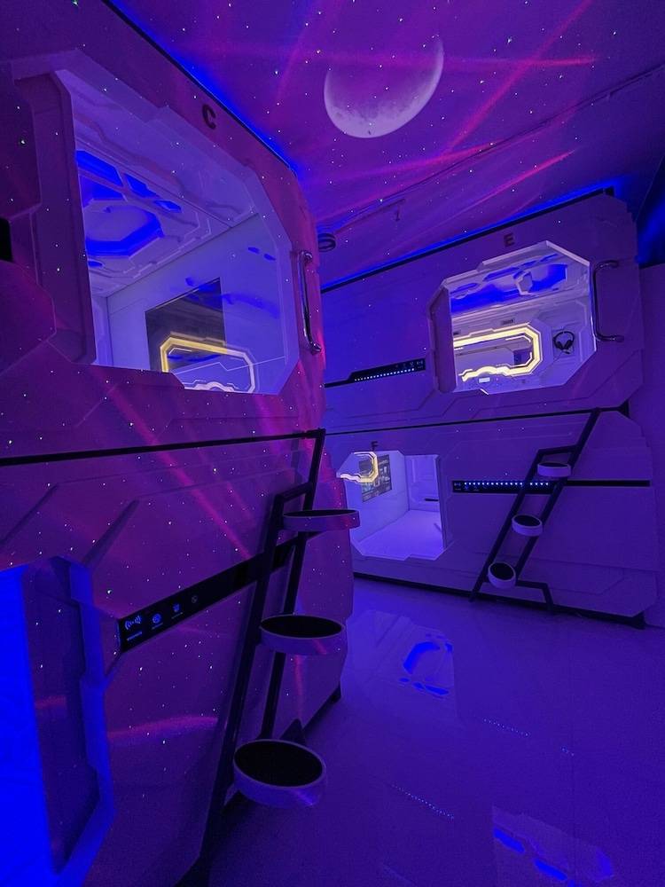 BMAX SPACEPODS sleep in space - 4mins from Mactan Airport 1