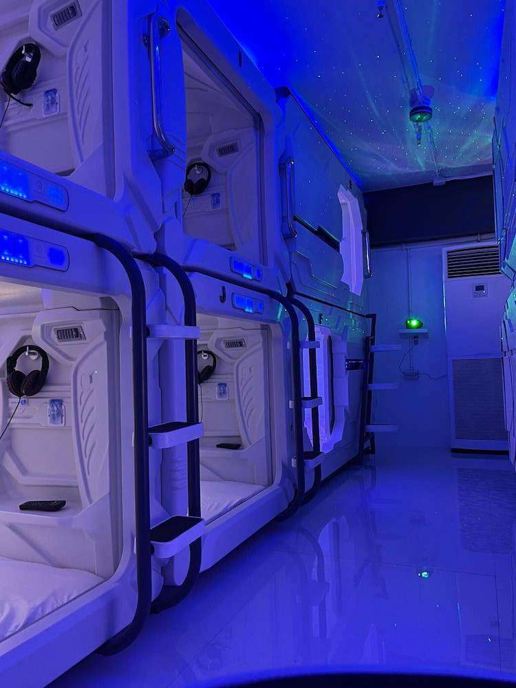BMAX SPACEPODS sleep in space - 4mins from Mactan Airport 2