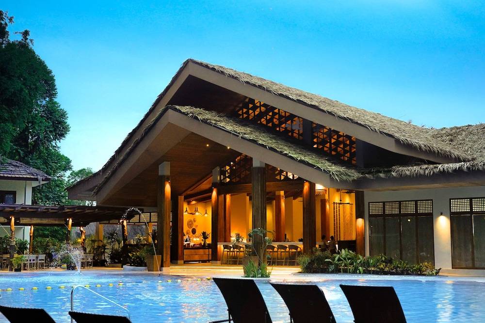 Bluewater Maribago Beach Resort 1