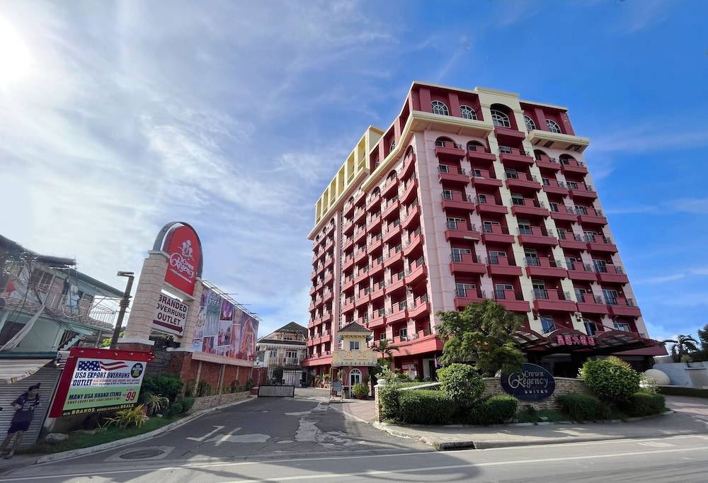 Crown Regency Suites Mactan 1
