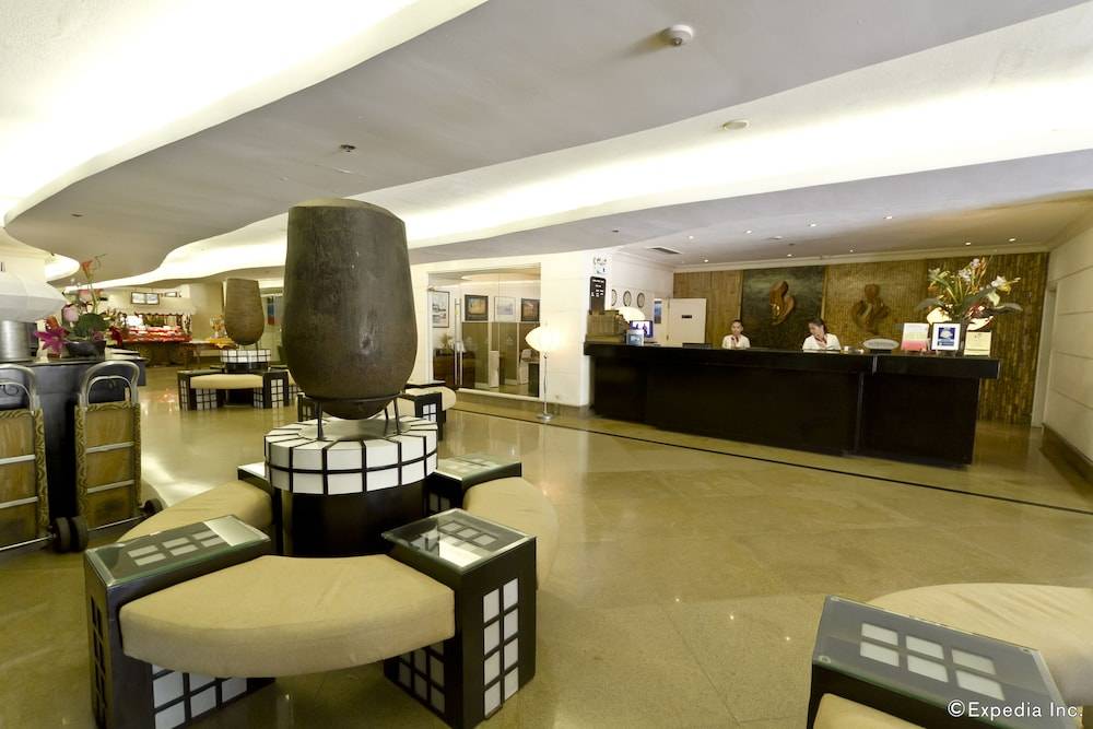 Crown Regency Suites Mactan 2