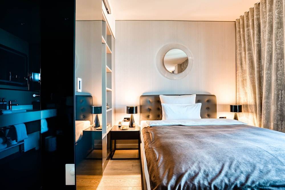 CLOUD No7 APARTMENTS - The Original 1
