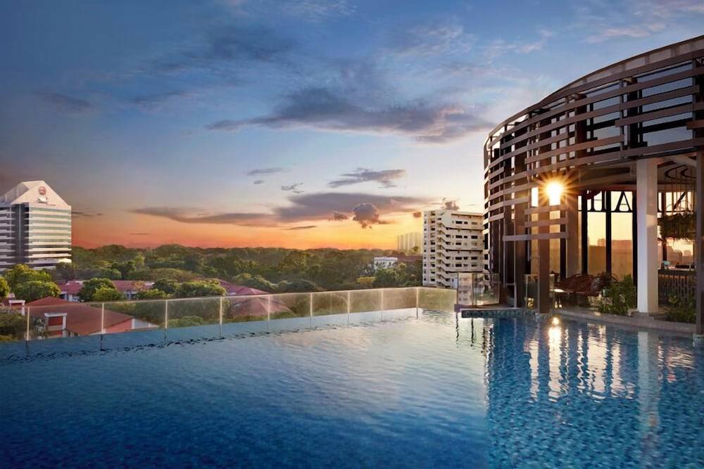 Momentus Hotel Alexandra 1