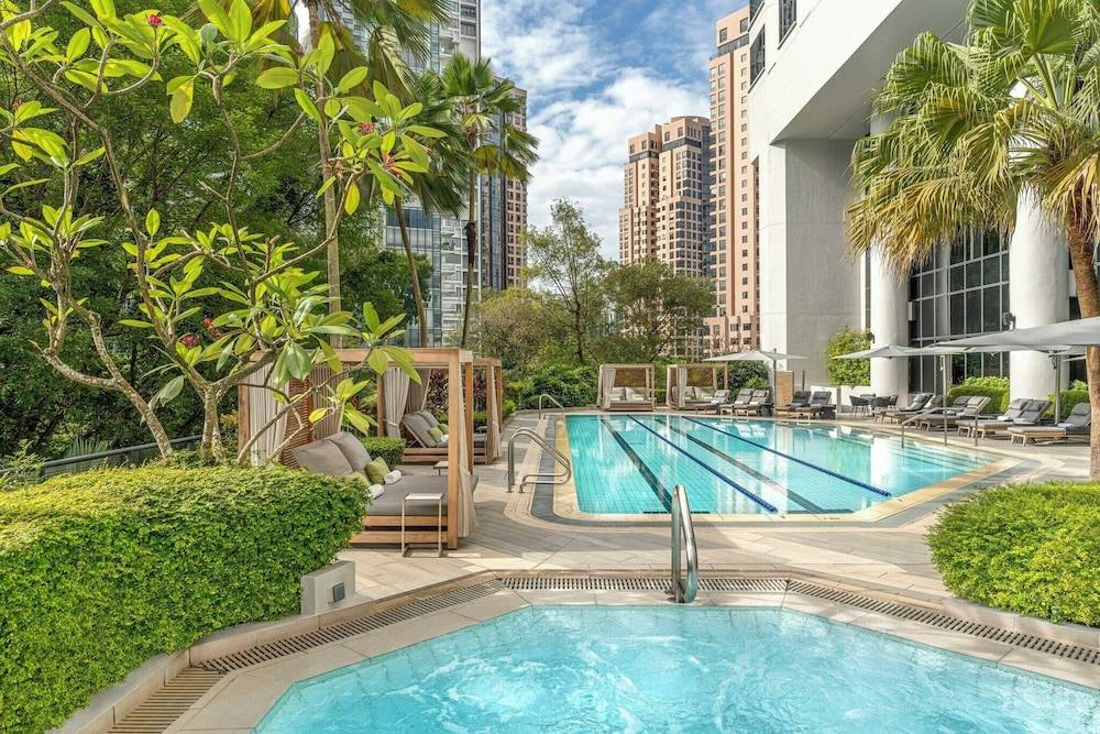 Four Seasons Hotel Singapore 1