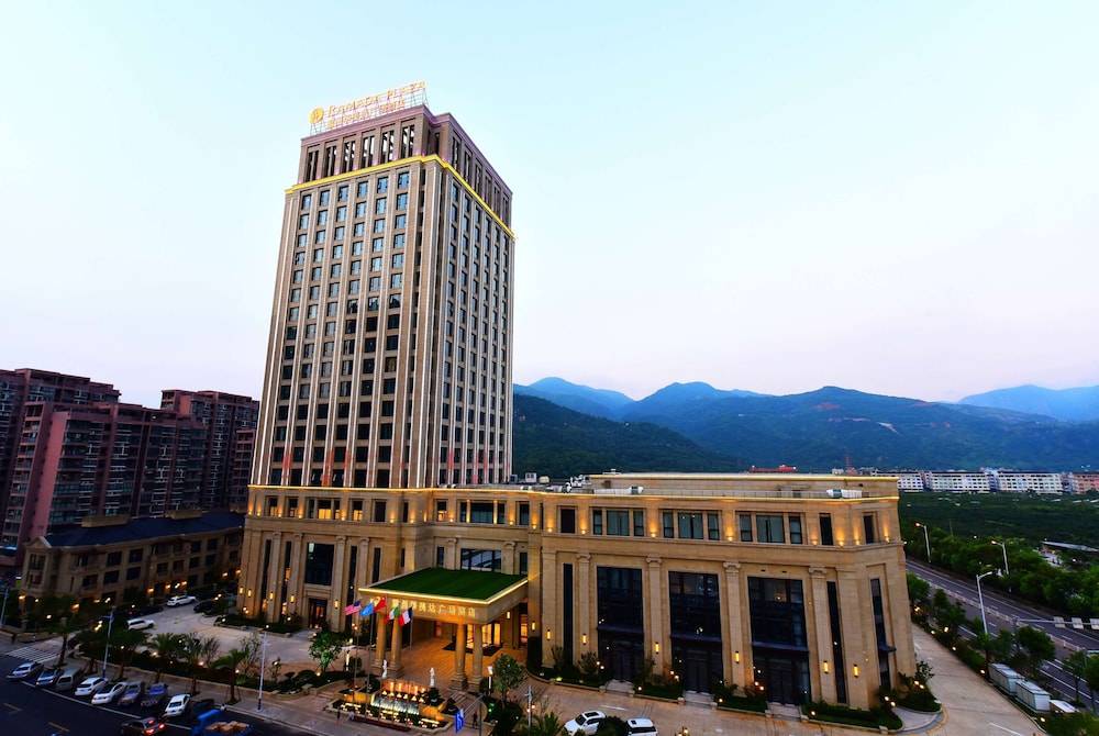 Ramada Plaza by Wyndham Wenzhou 1