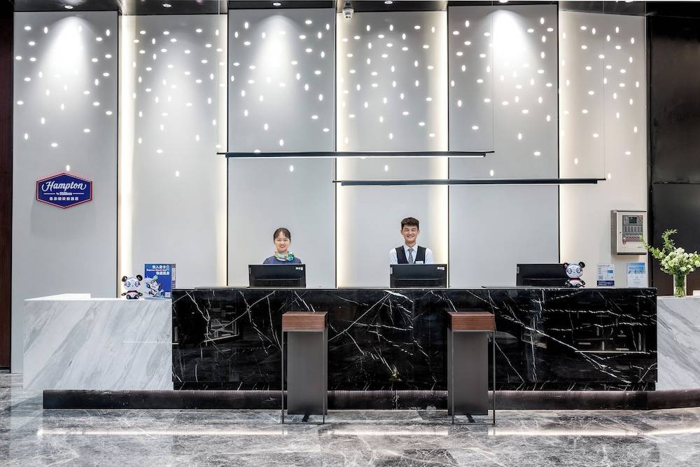 Hampton by Hilton Zhangjiajie Tianmen Mountain -Situated opposite the Tianmen Mountain Cable Car Station -Provide free airport shuttle service - English-speaking customer service 2