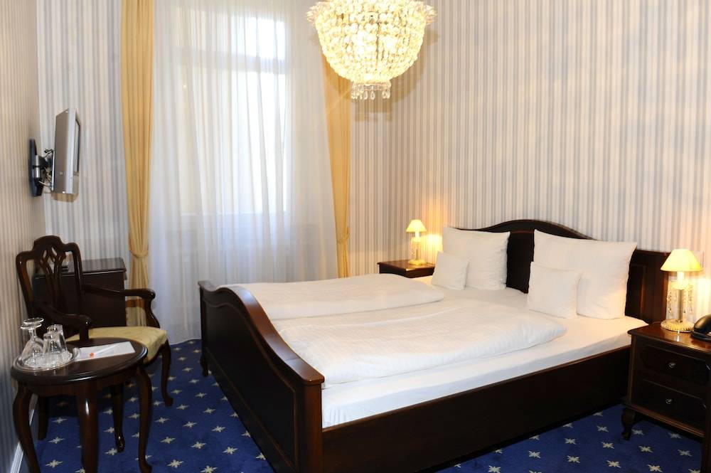 HELIOPARK Bad Hotel Zum Hirsch 2