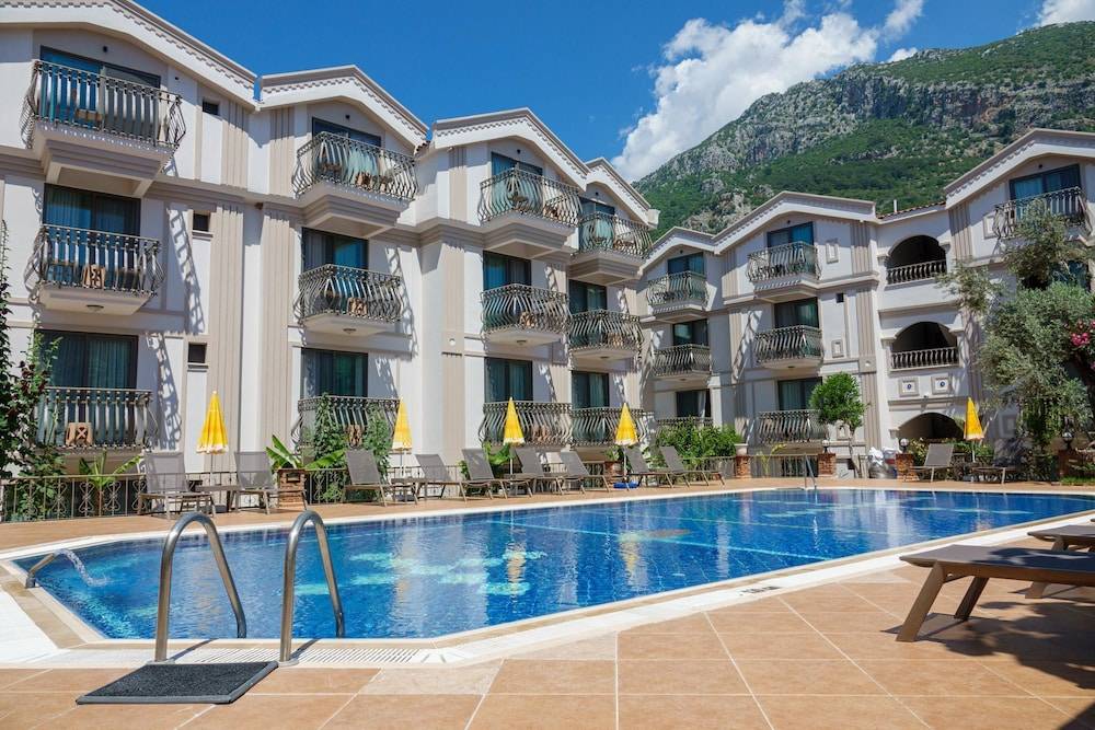 Magic Tulip Beach Hotel 2