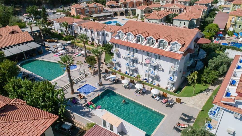 Majestic Hotel 1