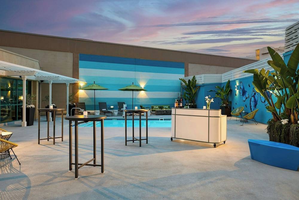 Renaissance Los Angeles Airport Hotel 2