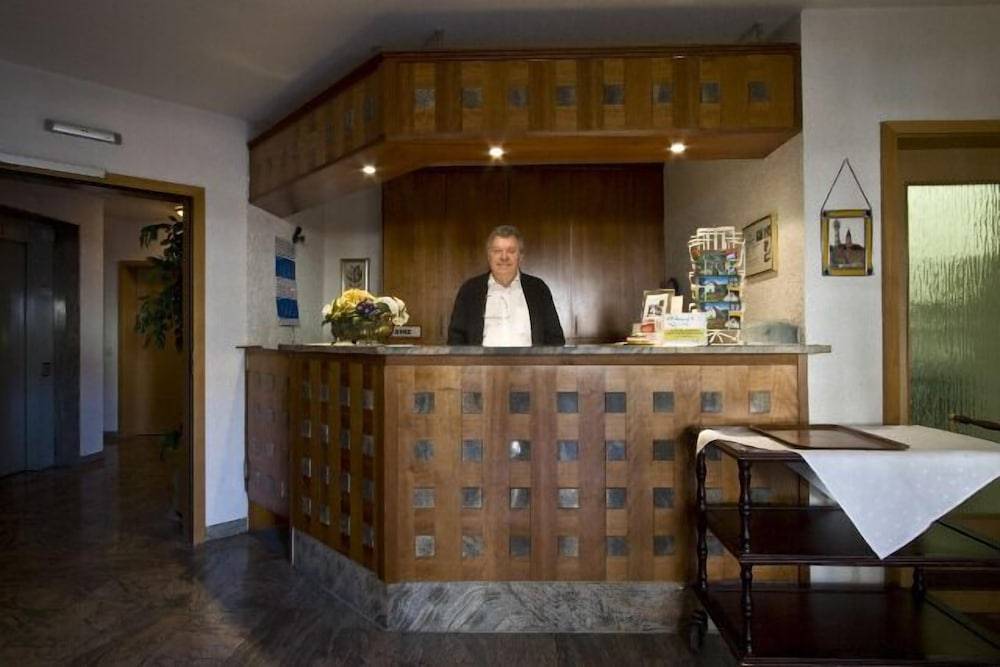 Hotel Blume 2