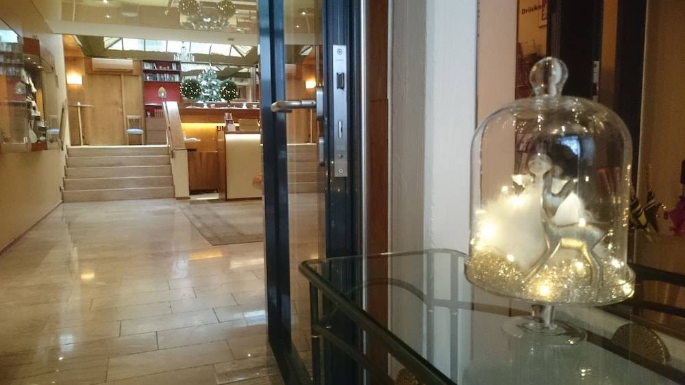 Central Hotel 2