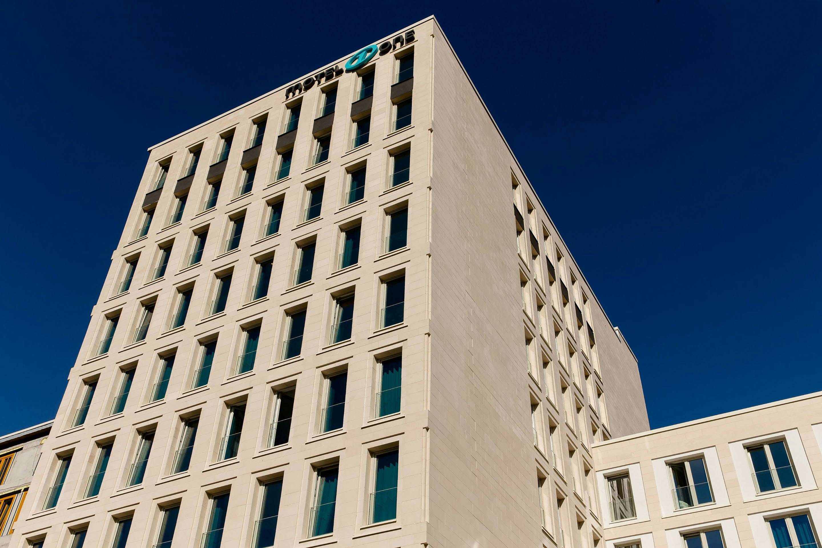 Motel One Freiburg 1