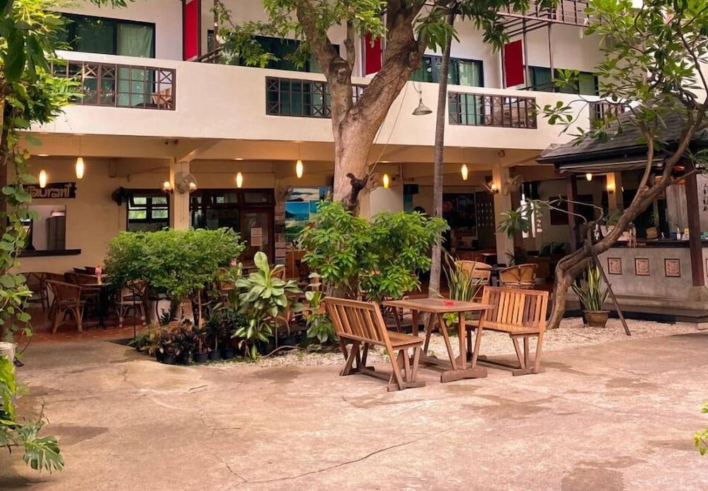 Lamphuhouse Bangkok 1