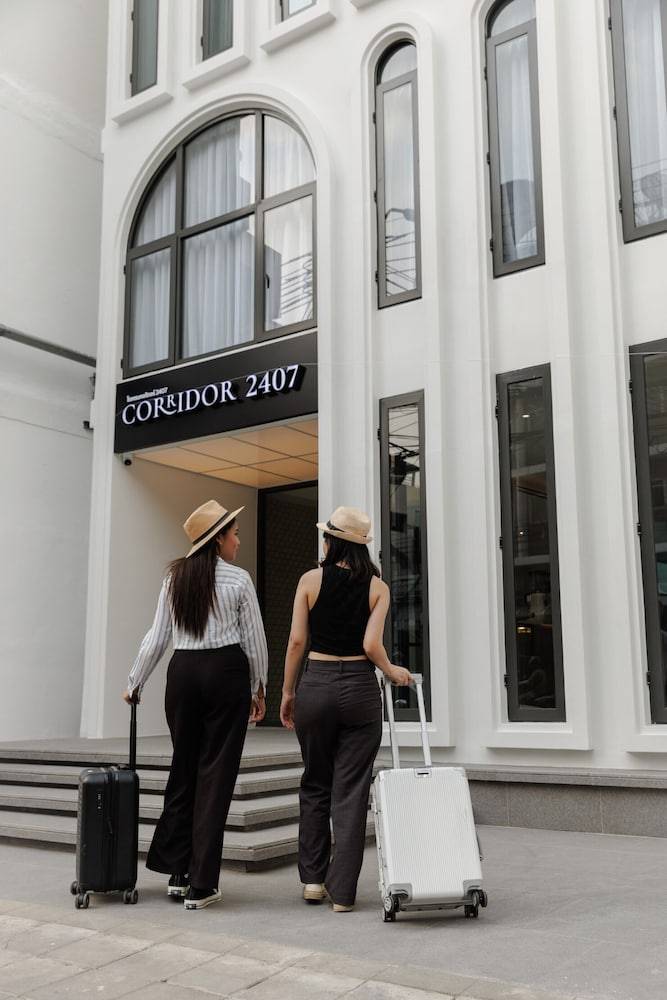 CORRIDOR 2407 1