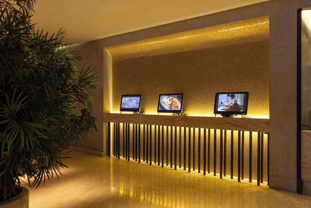 LiT BANGKOK Hotel 2